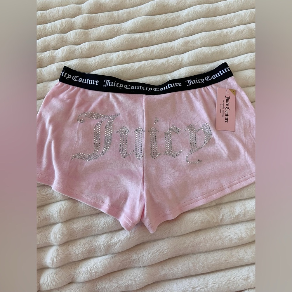 juicy couture pink velour shorts 🎀